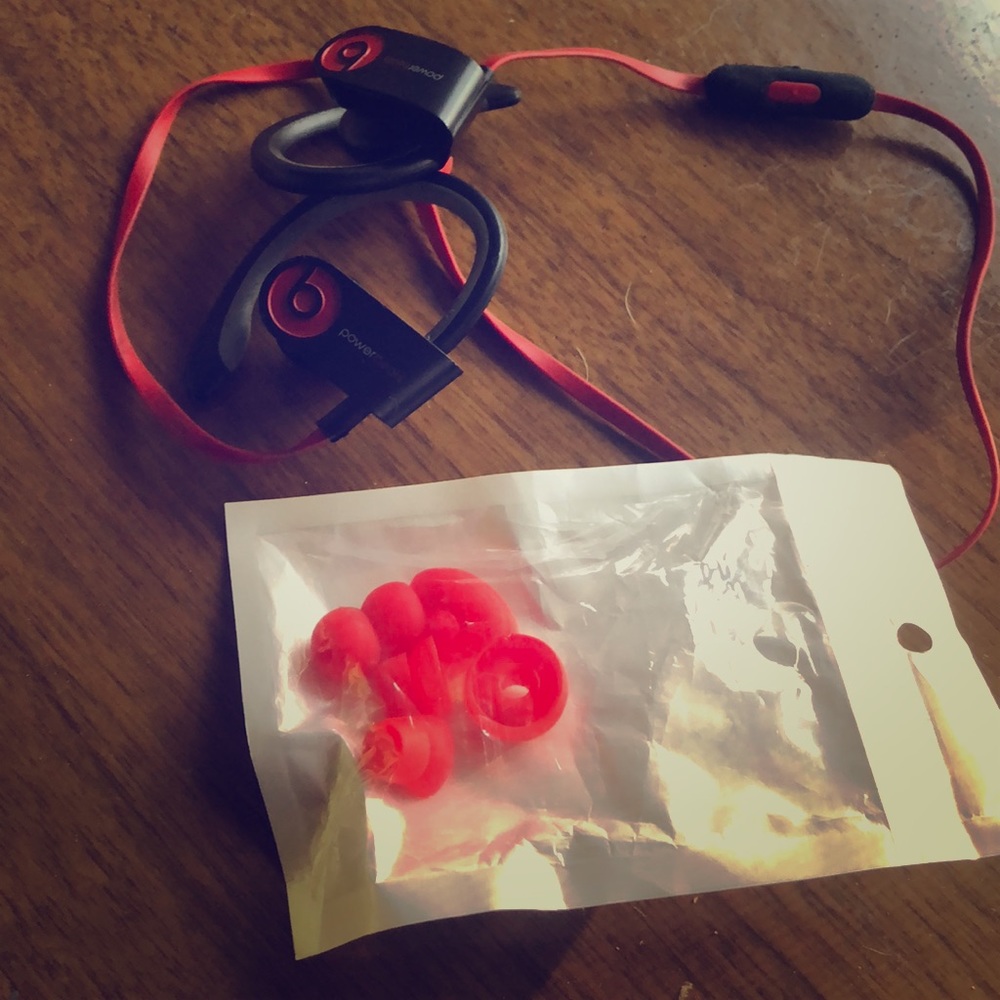 Powerbeats 2 Wireless new out of box